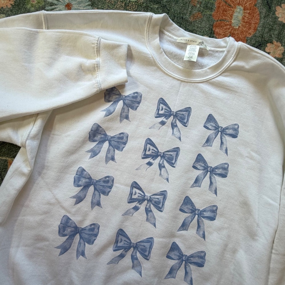 Altar'd State White Blue Watercolor Bow Graphic Crewneck Sweatshirt M/L H6108TK